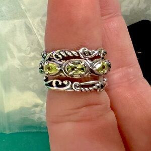 Carolyn Pollack Peridot gemstone ring with 2 stackable rings..
